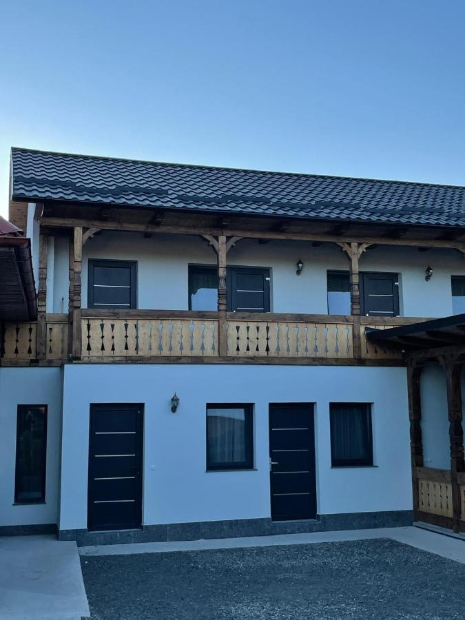 Готель Casa De Langa Padure Сигіт Екстер'єр фото