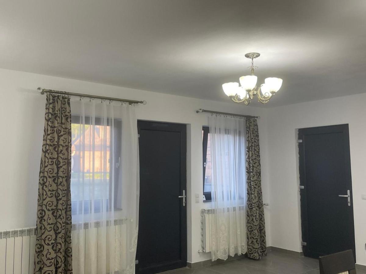 Готель Casa De Langa Padure Сигіт Екстер'єр фото