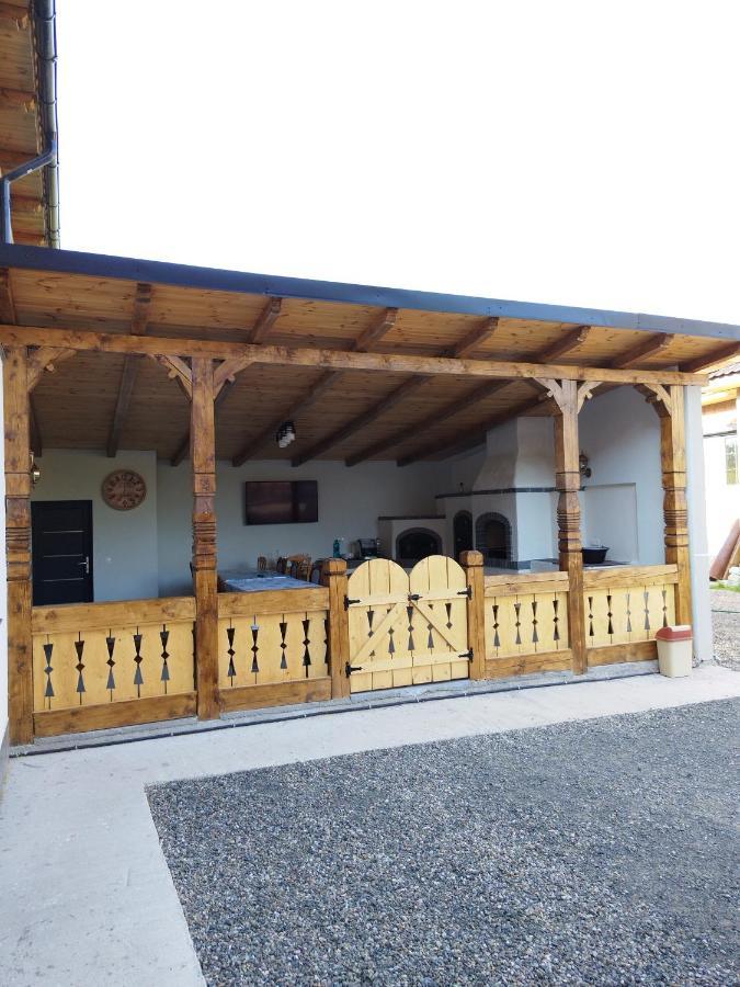 Готель Casa De Langa Padure Сигіт Екстер'єр фото