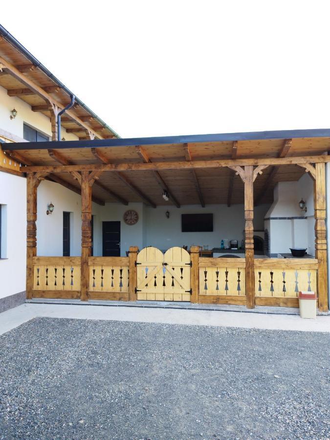 Готель Casa De Langa Padure Сигіт Екстер'єр фото